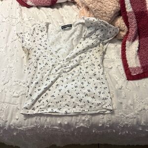 Brandy Melville flower top